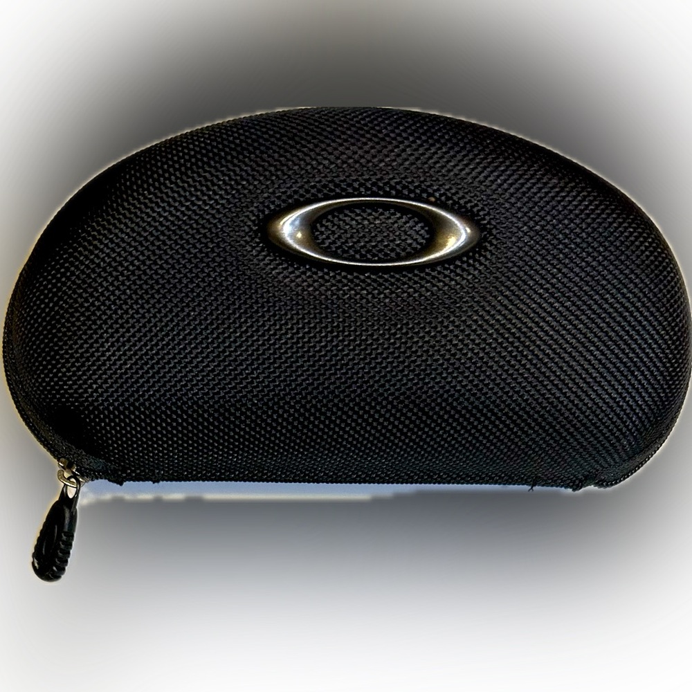 OAKLEY BLACK CLAMSHELL ZIP SUNGLASSES CASE BEACH PROTECT CONTAINER STORE 7”x3”